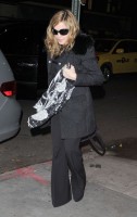 Madonna out and about, 18 November 2011 (2)