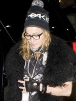 Madonna out and about in New York, 2 December 2011 (2)