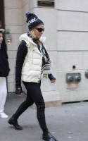 Madonna leaving the Kabbalah Centre, 10 December 2010 (7)
