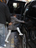 Madonna leaving the Kabbalah Centre, 10 December 2010 (11)