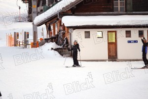 Madonna skiing in Gstaad, Switzerland - 27 December 2011 (4)