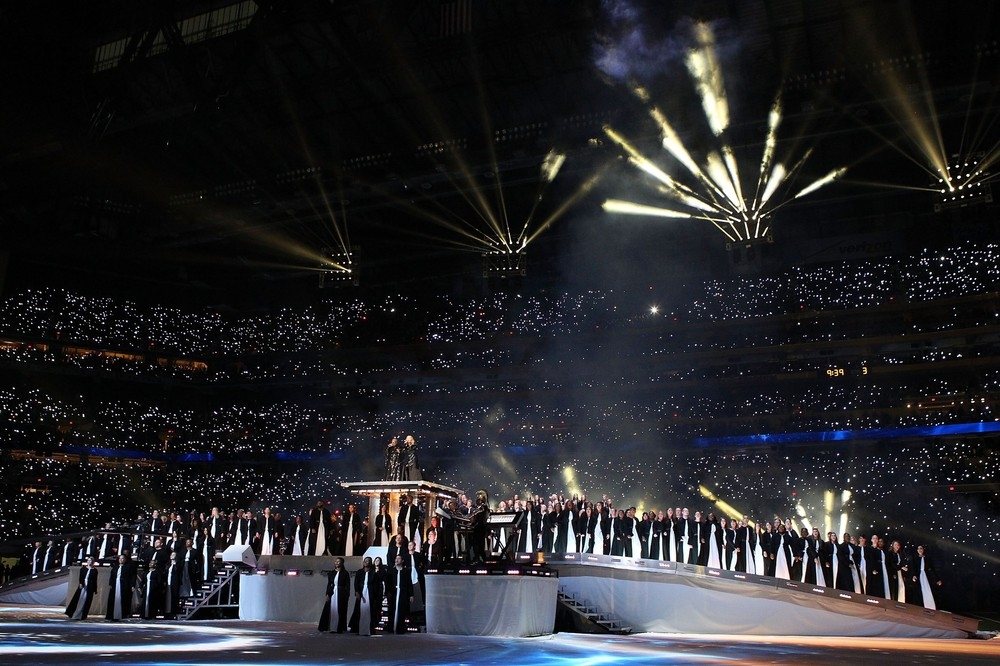 Super bowl show. Мадонна супербоул 2012. Мадонна super Bowl. Мадонна 2012 Олимпийский концерт. Олимпийский концерт Мадонны.