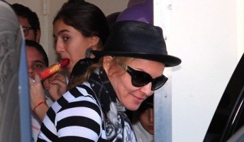 Madonna at the Kabbalah Centre, 25 February 2012 (4)