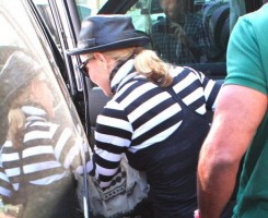 Madonna at the Kabbalah Centre, 25 February 2012 (8)