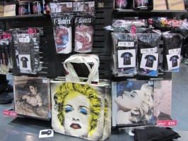 MDNA release party in the UK - HMV (18)