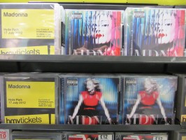 MDNA release party in the UK - HMV (26)