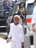 Madonna at the Kabbalah Centre in New York, 19 May 2012 (6)