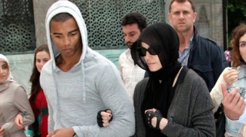 Madonna visits the Hagia Sophia museum in Istanbul, 6 June 2012 (1)