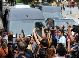 Madonna visits the Blue Mosque, Istanbul - 6 June 2012 (10)