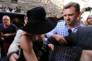 Madonna visiting the Uffizi Gallery, Florence - 17 June 2012 (8)