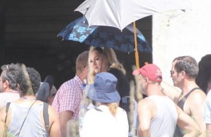 On the set of Turn up the Radio - Florence - Madonna (18)