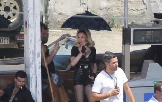 On the set of Turn up the Radio - Florence - Madonna (32)