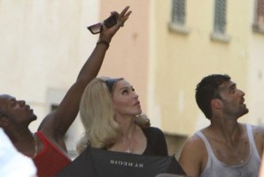 On the set of Turn up the Radio - Florence - Madonna (35)