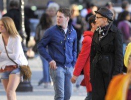 Madonna visiting the Notre Dame in Paris (25)