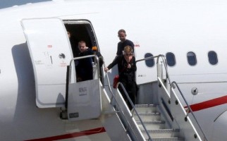 Madonna arriving at the Galeao Airport, Rio de Janeiro (6)