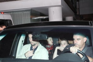 1 December 2012 - Madonna Having dinner with Luciano Huck, Rio de Janeiro (4)