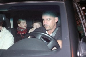 1 December 2012 - Madonna Having dinner with Luciano Huck, Rio de Janeiro (8)