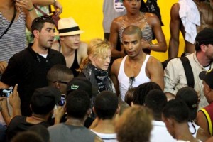 Madonna attends AfroReggae in Rio de Janeiro (12)