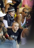 Madonna attends AfroReggae in Rio de Janeiro (20)