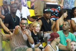 Madonna attends AfroReggae in Rio de Janeiro - Part 2 (13)