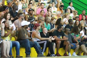 Madonna attends AfroReggae in Rio de Janeiro - Part 2 (16)