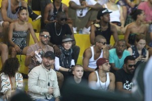 Madonna attends AfroReggae in Rio de Janeiro - Part 2 (32)