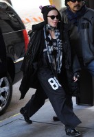 Madonna out and about New York, Kabbalah Centre (2)