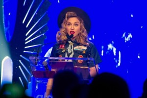 Madonna dressed up as boy scout at the GLAAD Media Awards - Anderson Cooper - Backstage - HQ (10)