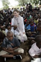 Madonna vistis Mkoko Primary School with family in Kasungu Malawi - 2 April 2013 (7)