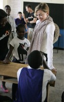 Madonna vistis Mkoko Primary School with family in Kasungu Malawi - 2 April 2013 (11)