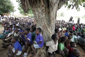 Madonna vistis Mkoko Primary School with family in Kasungu Malawi - 2 April 2013 (13)