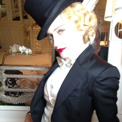 Madonna Instagram - On my way to MDNA premiere! Get ready NY!!!!!
