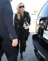 Madonna arrives at LAX airport, Los Angeles - 18 November 2013 (7)