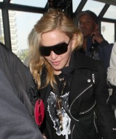 Madonna arrives at LAX airport, Los Angeles - 18 November 2013 (8)