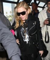 Madonna arrives at LAX airport, Los Angeles - 18 November 2013 (9)