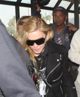 Madonna arrives at LAX airport, Los Angeles - 18 November 2013 (10)