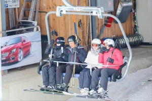 Madonna spotted skiing in Gstaad, Switzerland - December 2013 (9)