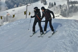 Madonna spotted skiing in Gstaad, Switzerland - December 2013 - Update 1 (11)