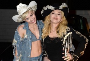 Madonna and Miley Cyrus perform "Don't Tell me/Can't Stop" Duet - Pictures and video (7)