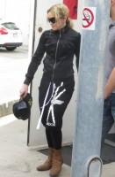 Madonna out and about in Los Angeles - 17 April 2014 (25)