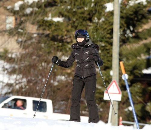 Madonna spotted skiing in Gstaad, Switzerland - 2 January 2015 (4)