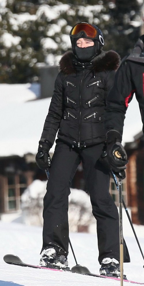 Madonna spotted skiing in Gstaad, Switzerland - 31 December 2014 (5)