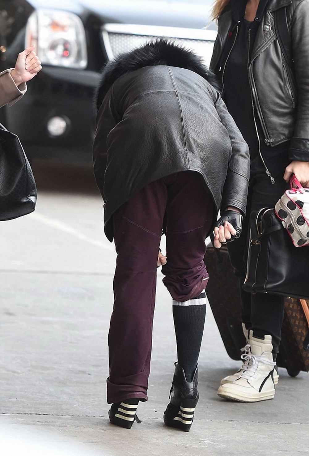 Madonna at JFK airport, New York - 1 February 2015 - Pictures (8)
