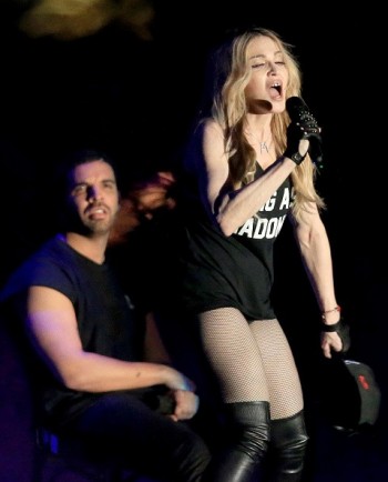 Madonna kisses Drake during surprise Coachella appearance - 12 April 2015 (9)