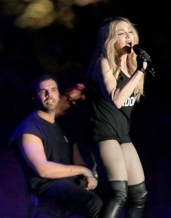 Madonna kisses Drake during surprise Coachella appearance - 12 April 2015 (17)