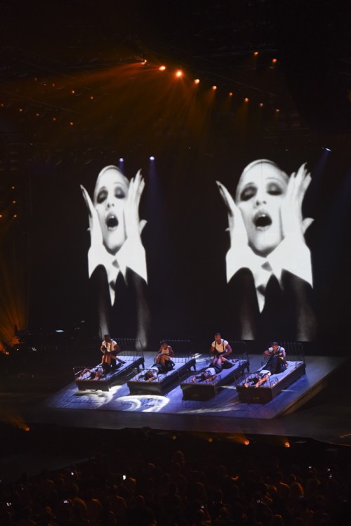 The Rebel Heart Tour Stage by Stufish (15)