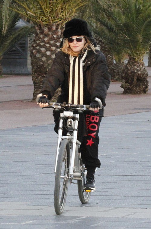 Madonna out and about in Turin and Barcelona - 22-23 November 2015 (6)