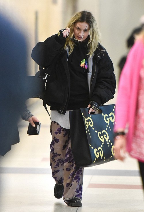 Madonna arrives at JFK Airport, New York - 20 April 2016 - Pictures 04