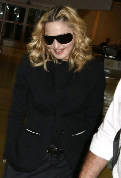 Madonna leaving New York, arriving in London Heathrow - 12 September 2016 (7)