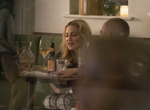 Madonna having dinner at Farmacy, London - 13 September 2016 - Pictures (16)